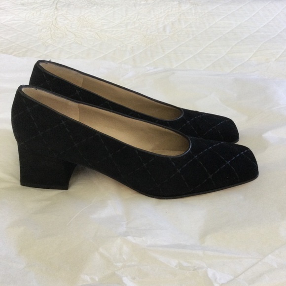 Salvatore Ferragamo Suede Pumps - Picture 6 of 11